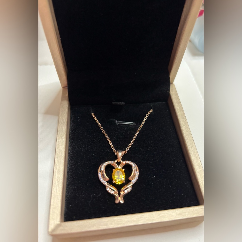 Elegant‎ Gold Heart Necklace with Yellow Gemstone  new in gift box 🎁